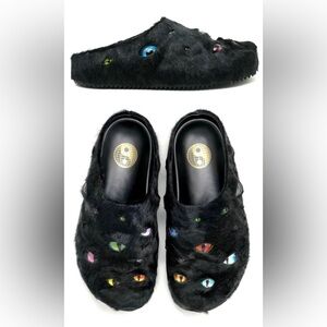 Esenes worldwide eyeball clogs never worn brand new in box